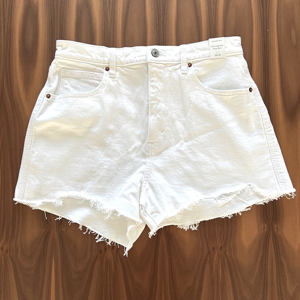 Abercrombie & Fitch Ultra High Rise Mom Short. Size 29/8.